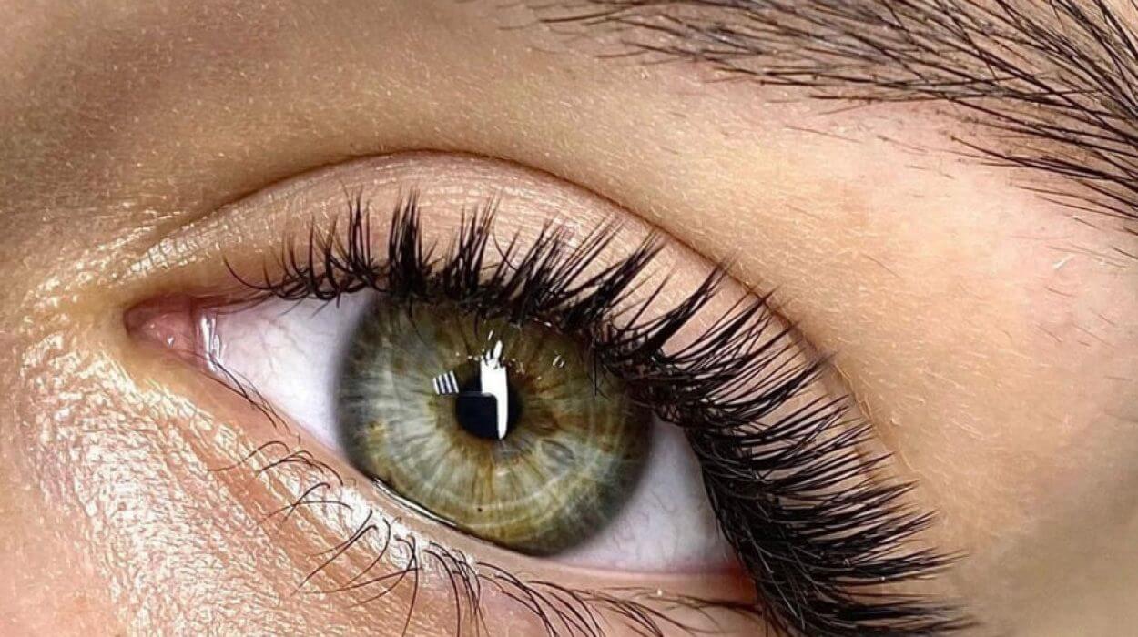 Eyelash Extension Guide for Hooded Eyes - Pro Tips & Tricks - 1f5f29 33c3cd9cf1d340fa8bab989b1ae7e45dmv2 1