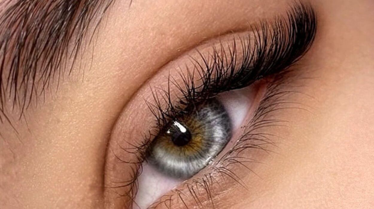 5 Myths About Eyelash Extensions - 1f5f29 f00c4890cbd647c1964e96016706a6dbmv2 33