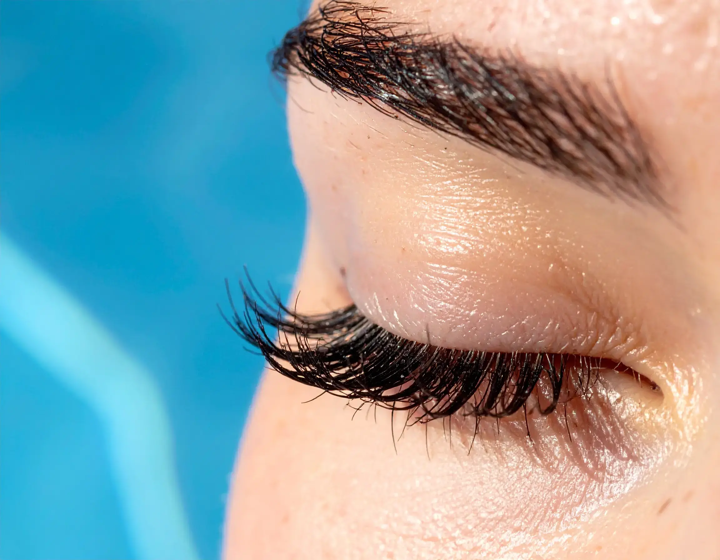 Can You Swim With Lash Extensions? Truths, Myths & Expert Tips - 1 1
