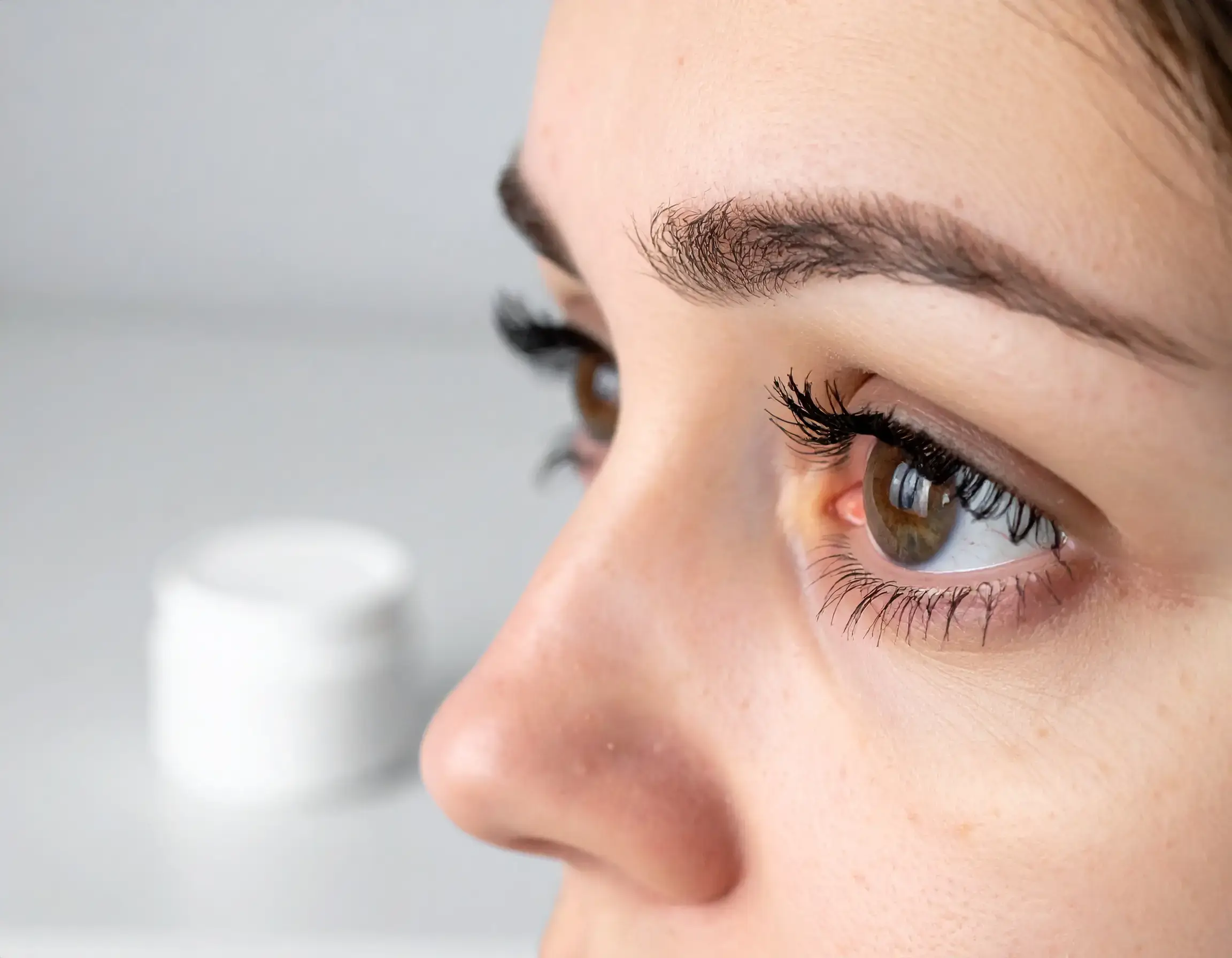 Unlocking the Truth: Does Vaseline Really Help Eyelashes Grow Safely? - 3 19